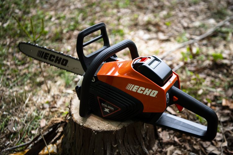 De machine heeft nu een nauwkeuriger werkende toerentalhendel. De machine heeft nu een nauwkeuriger werkende toerentalhendel.