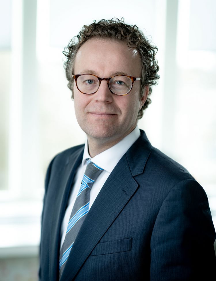 Mr. Jilles van Zinderen (jilles@hautlegal.nl) is advocaat bij Bomenrecht.nl en Haut Legal en is gespecialiseerd in conflicten over bomen