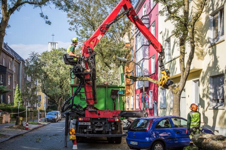 Met Gierkinks velkop gemonteerd achter een kraanwagen is werken in de stad gemakkelijk en veiliger