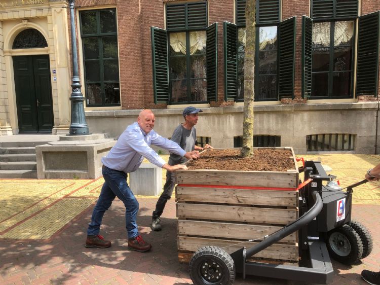 Oefenronde met boom op pompwagen