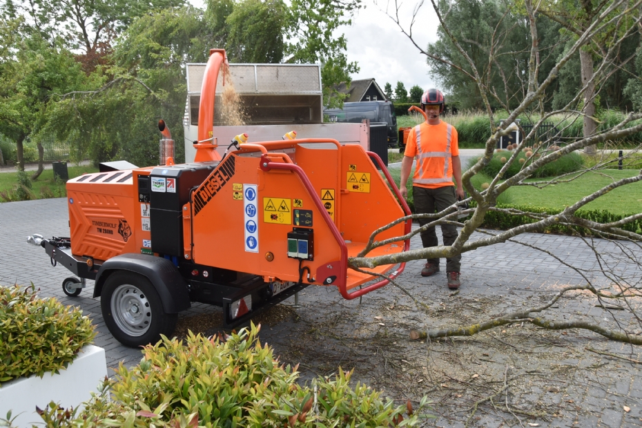De nieuwe TW 280HBD  Dik, droog hout wordt gretig naar binnen geslikt