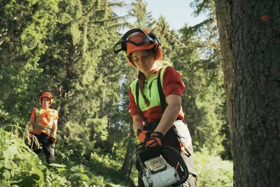Bigna met haar STIHL kettingzaag