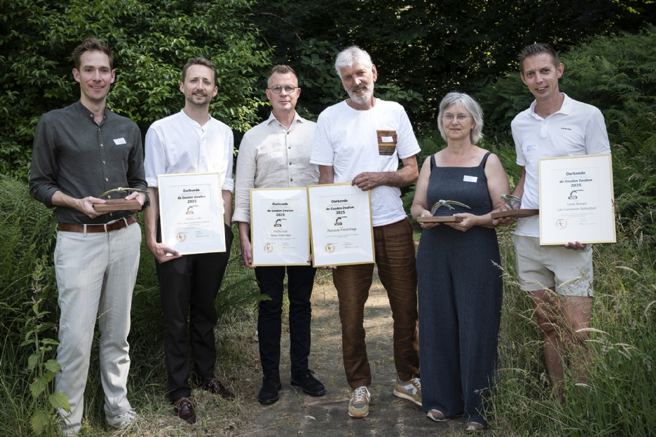 Wilco den Hartog (rechts) met de andere winnaars Hortus Ludi en Plukroute Princenhage Breda. Foto: Vereniging Nederlands Cultuurlandschap.
